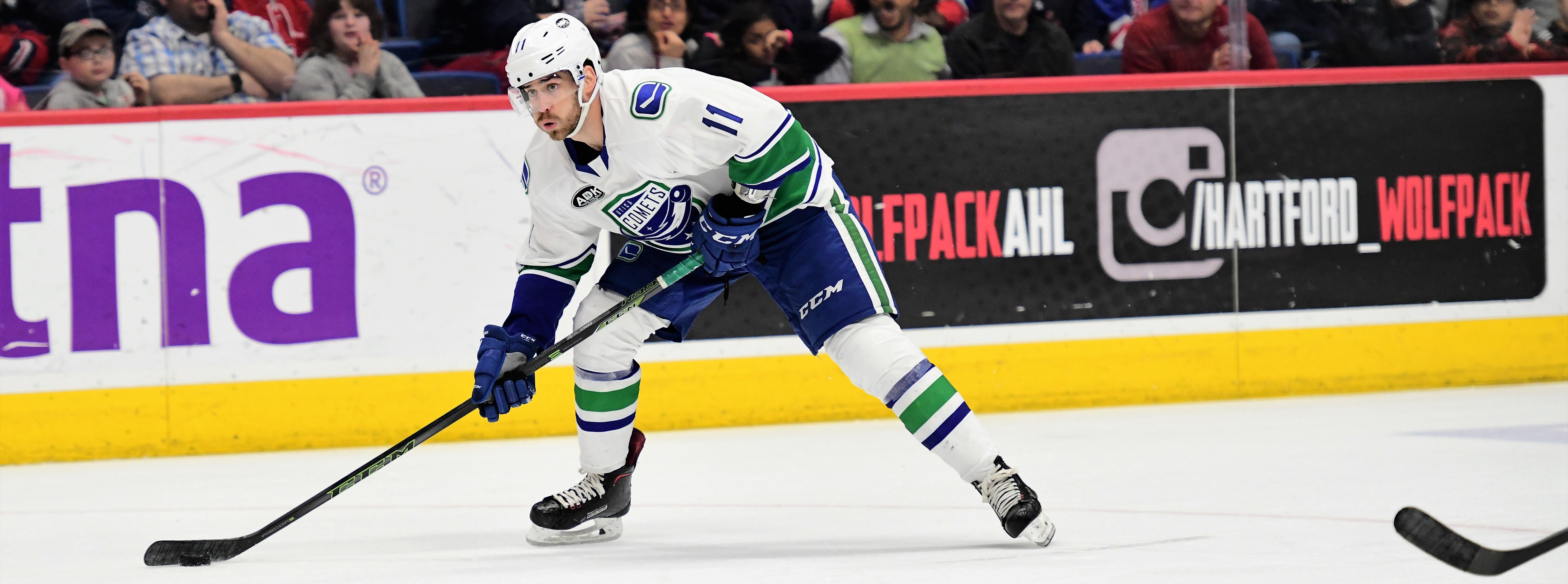 COMETS BLANK WOLF PACK IN ROAD TRIUMPH