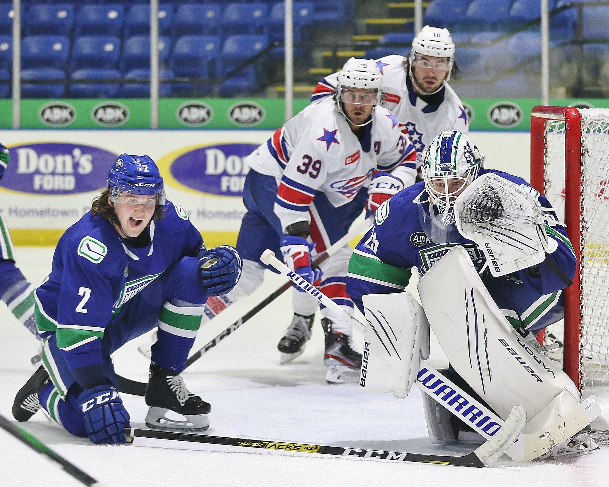 COMETS FALL SHORT AS FANS RETURN