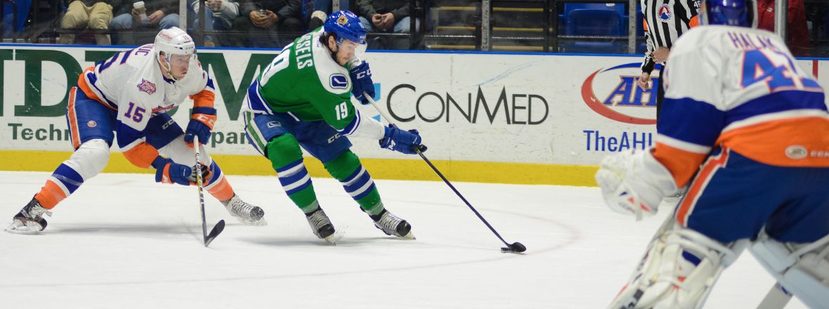 COMETS ROLL TO SIXTH STRAIGHT WIN