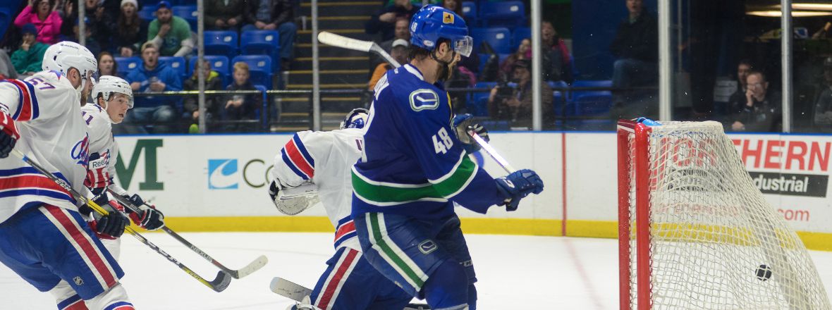 COMETS AND AMERICANS MEET ON THE BIG STAGE