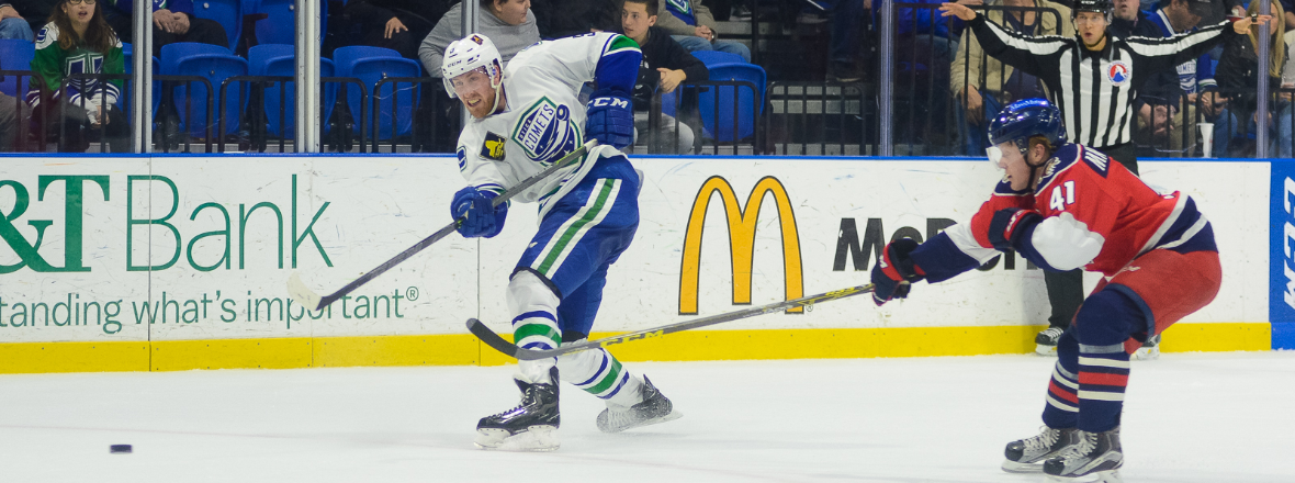 David Shields Signs with Comets
