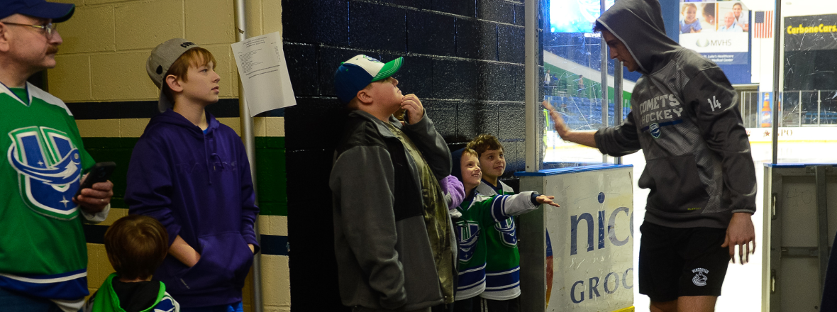 Utica Comets unveil green and blue third jersey for 2015-16 - The Hockey  News