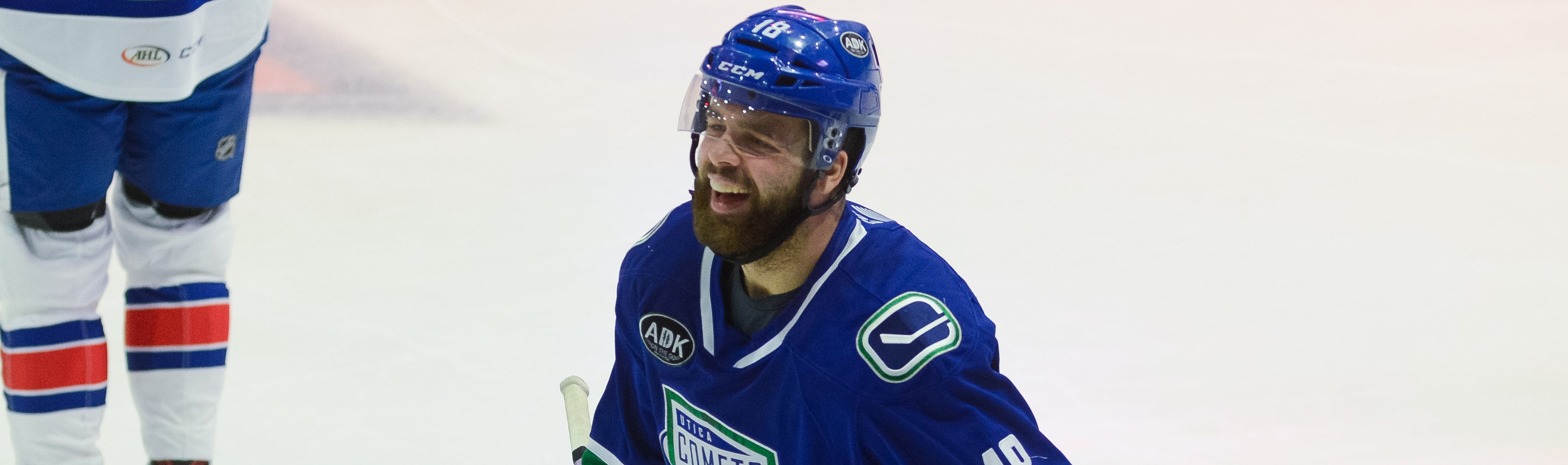 COMETS SIGN VINCENT ARSENEAU AND SEAMUS MALONE