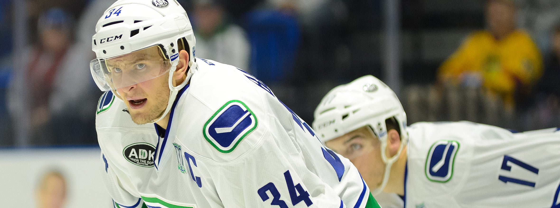 COMETS SIGN CARTER BANCKS TO TWO-YEAR EXTENSION