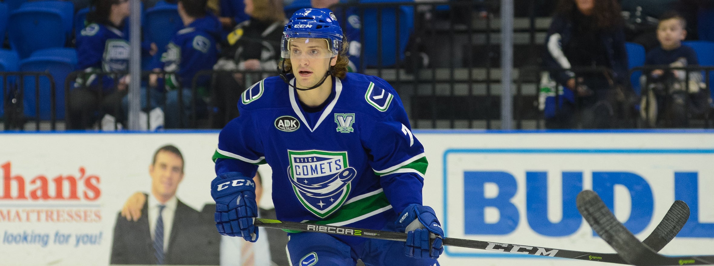 COMETS SIGN TANNER MACMASTER AND JAGGER DIRK